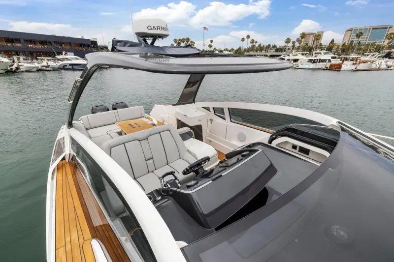Slide: The Image of Fairline F//Line 33 Outboard 2023 - 36