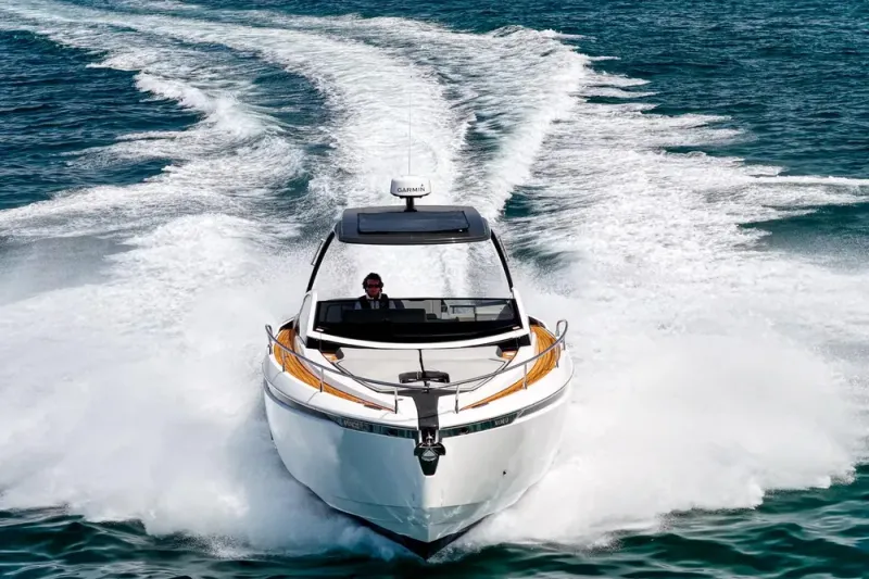Slide: The Image of Fairline F//Line 33 Outboard 2023 - 18