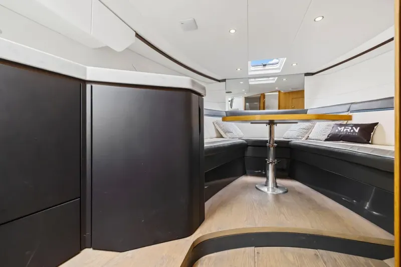 Slide: The Image of Fairline F//Line 33 Outboard 2023 - 53