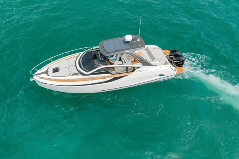 Slide: The Image of Fairline F//Line 33 Outboard 2023 - 86
