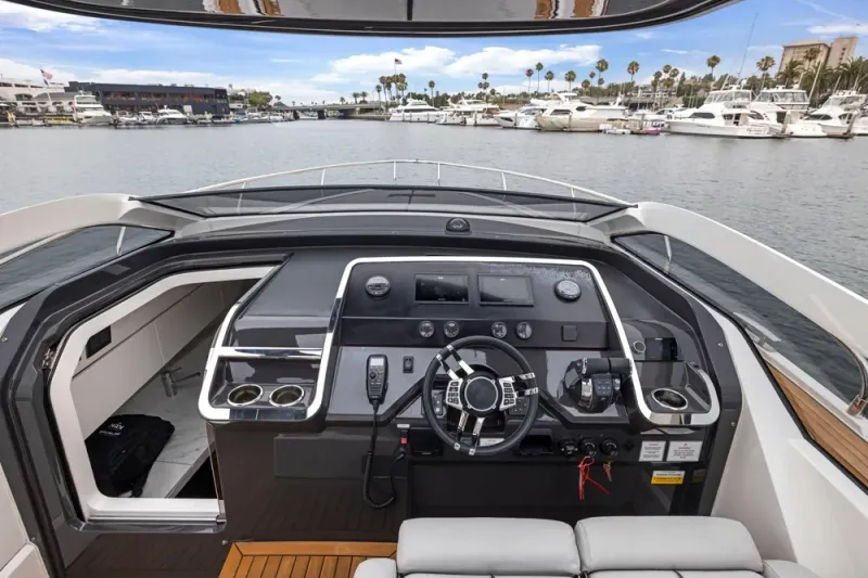 Slide: The Image of Fairline F//Line 33 Outboard 2023 - 34