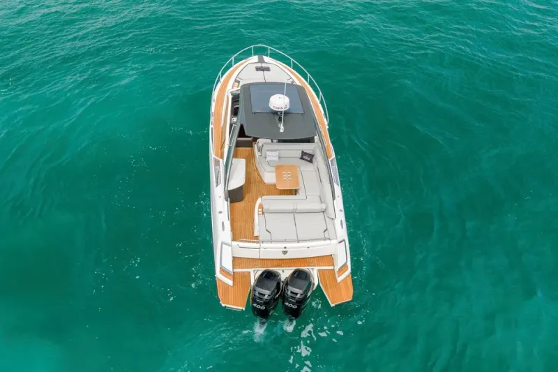 Slide: The Image of Fairline F//Line 33 Outboard 2023 - 85