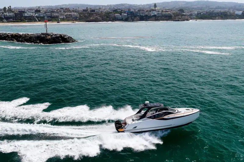 Slide: The Image of Fairline F//Line 33 Outboard 2023 - 9