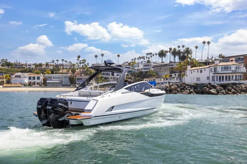 Slide: The Image of Fairline F//Line 33 Outboard 2023 - 3