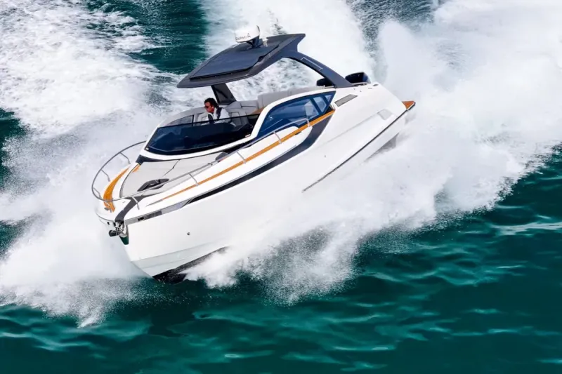 Slide: The Image of Fairline F//Line 33 Outboard 2023 - 29