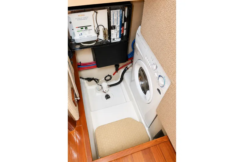 Slide: The Image of Sea Ray 390 Motor Yacht 2005 - 10
