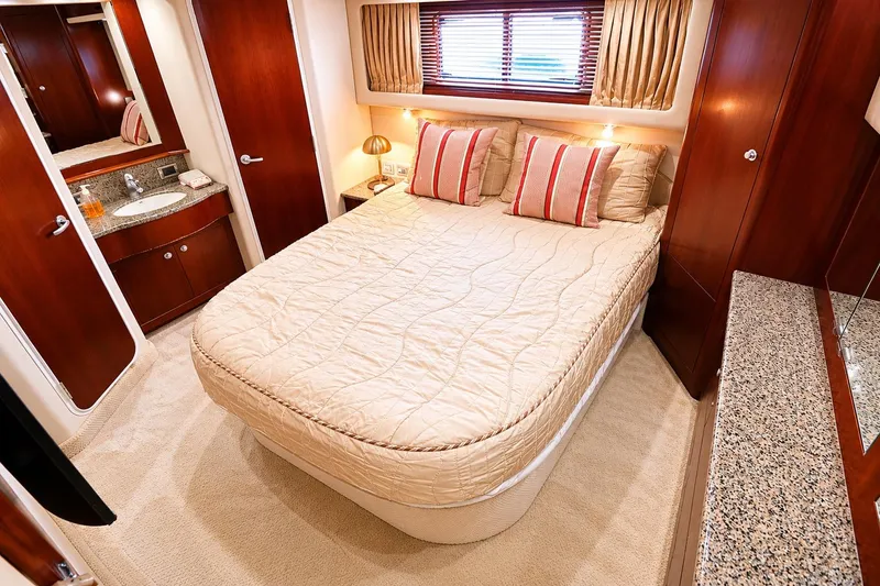 Slide: The Image of Sea Ray 390 Motor Yacht 2005 - 11