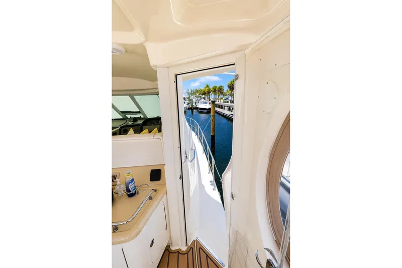Slide: The Image of Sea Ray 390 Motor Yacht 2005 - 4