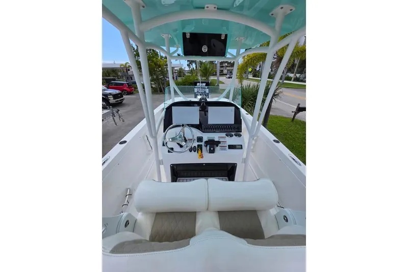 Slide: The Image of Twin Vee 240 GFX CC 2023 - 8