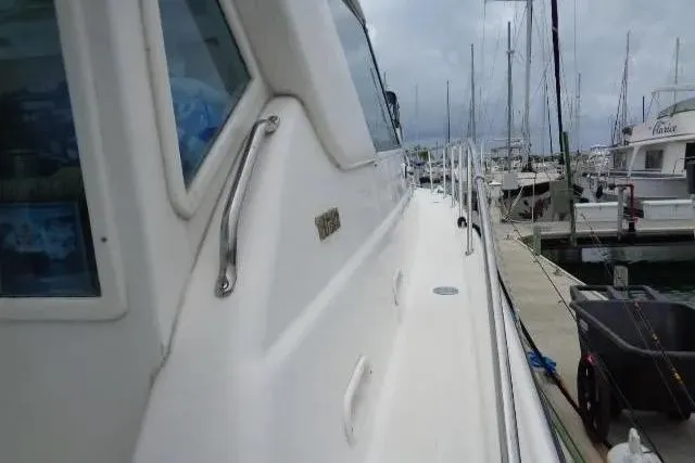 Slide: The Image of Tiara 4400 Sovran 2004 - 3