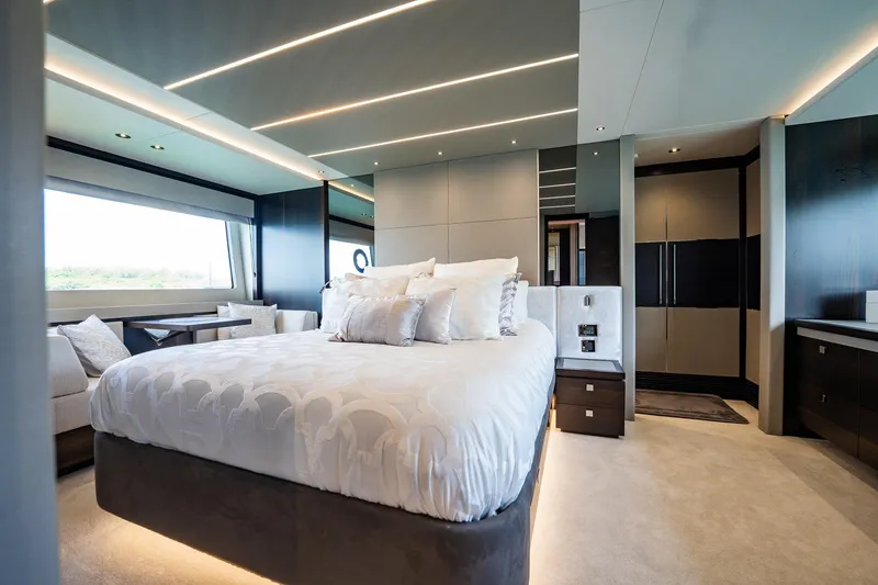 Slide: The Image of Sunseeker 76 Yacht 2025 - 60