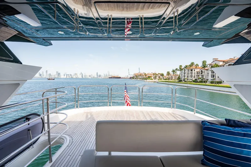 Slide: The Image of Sunseeker 76 Yacht 2025 - 40