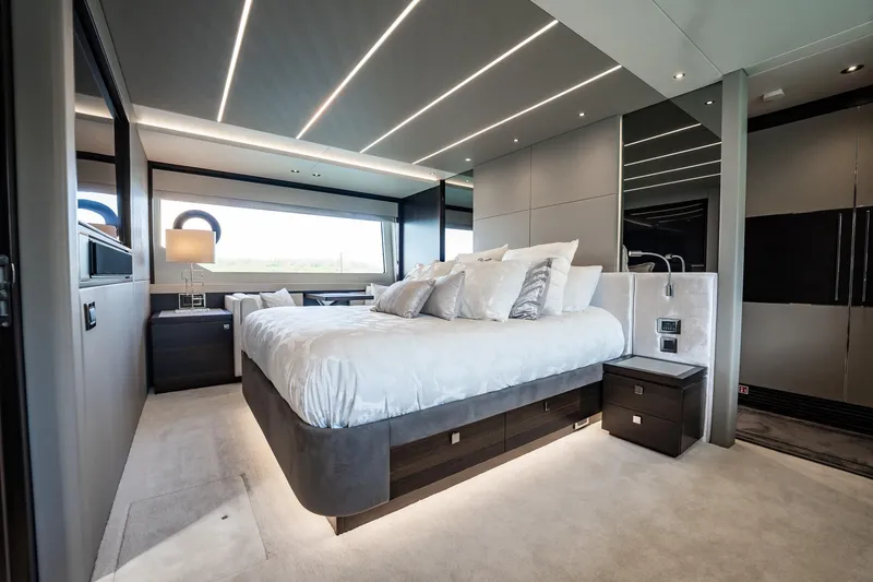 Slide: The Image of Sunseeker 76 Yacht 2025 - 61