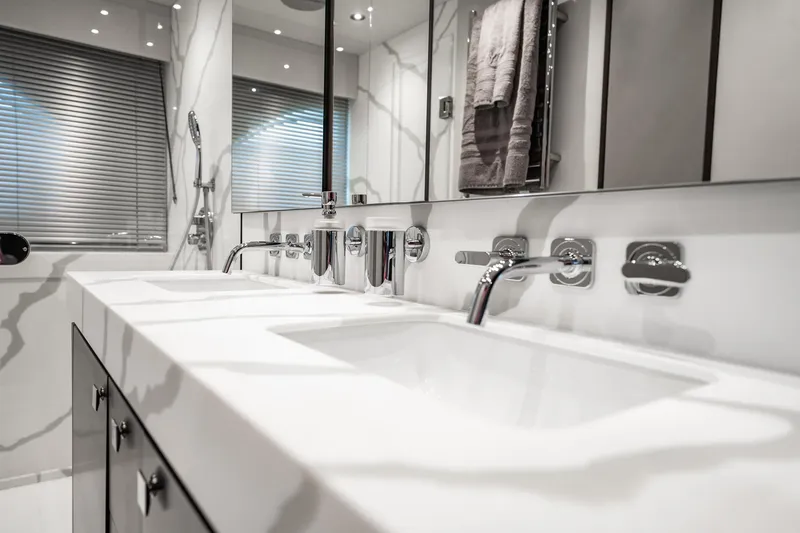 Slide: The Image of Sunseeker 76 Yacht 2025 - 67