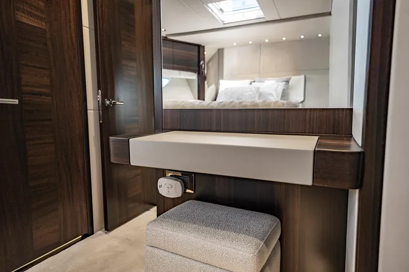 Slide: The Image of Sunseeker 76 Yacht 2025 - 76
