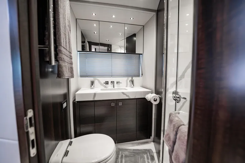 Slide: The Image of Sunseeker 76 Yacht 2025 - 77