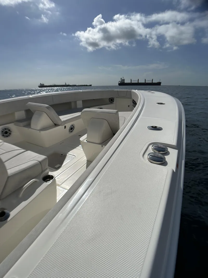 Slide: The Image of SeaVee 390Z 2022 - 29