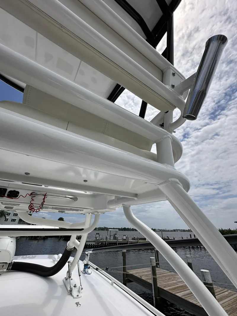 Slide: The Image of Everglades 435 Center Console 2017 - 77
