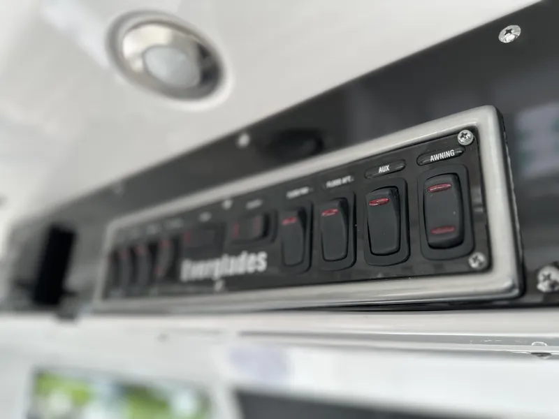 Slide: The Image of Everglades 435 Center Console 2017 - 95