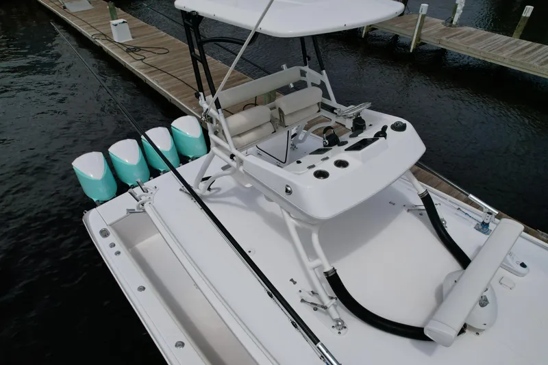 Slide: The Image of Everglades 435 Center Console 2017 - 102