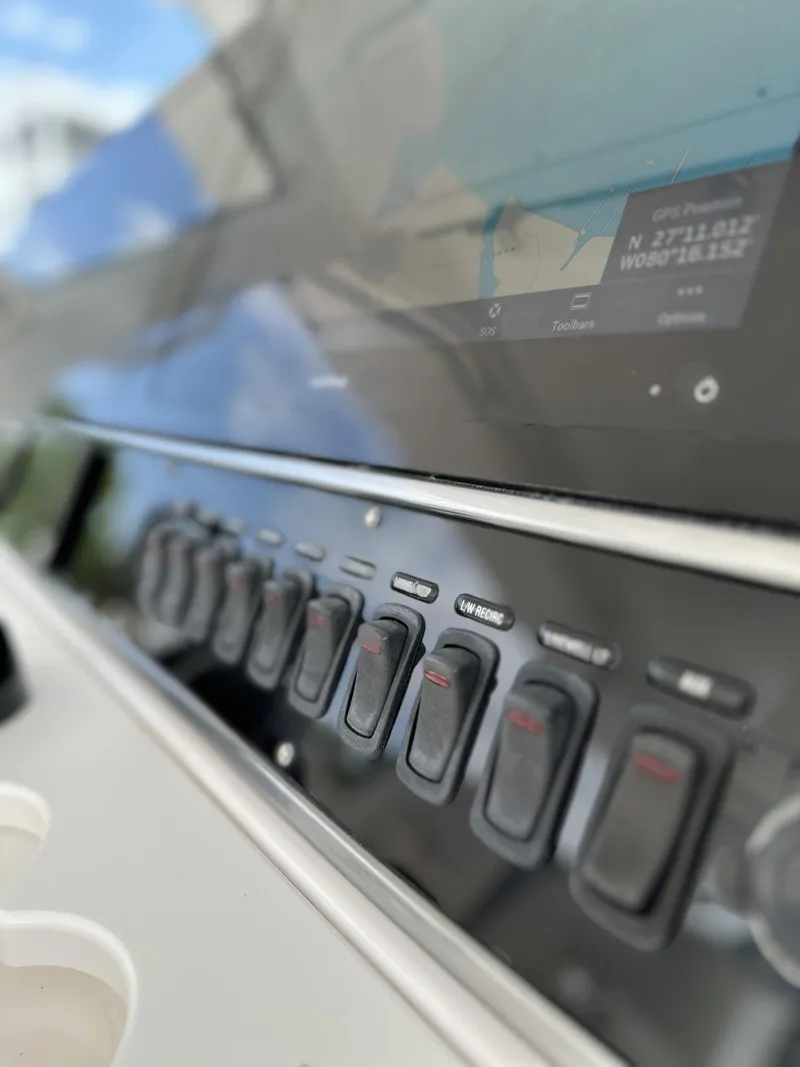 Slide: The Image of Everglades 435 Center Console 2017 - 93