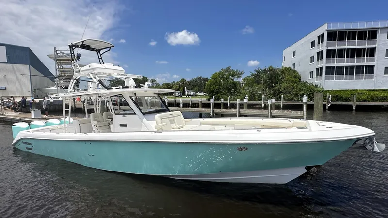 Slide: The Image of Everglades 435 Center Console 2017 - 1