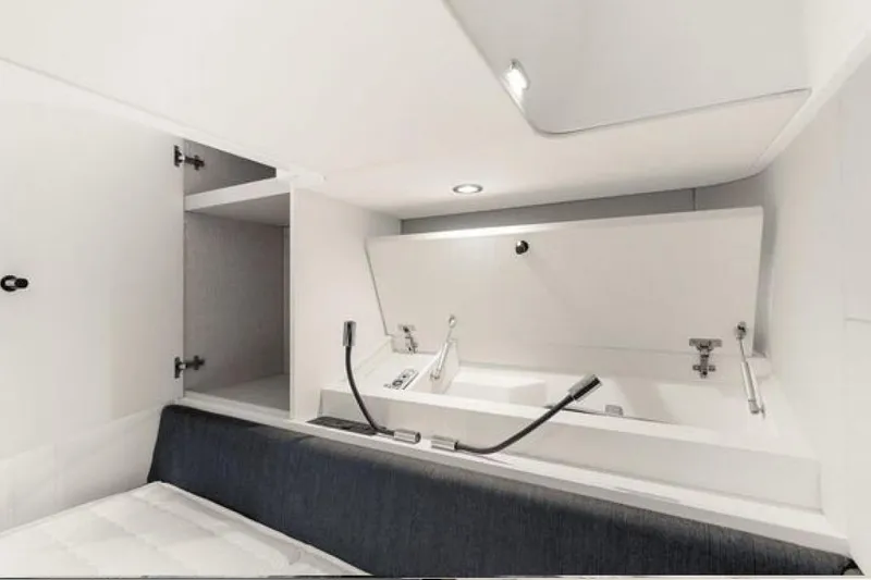 Slide: The Image of Azimut Verve 42 2023 - 23