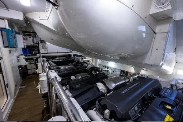 Slide: The Image of Lazzara Yachts LSX 95 Flybridge 2012 - 50