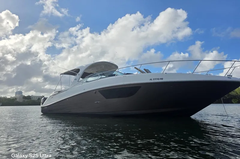 Slide: The Image of Sea Ray Sundancer 370 2010 - 1