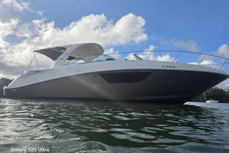 Slide: The Image of Sea Ray Sundancer 370 2010 - 4