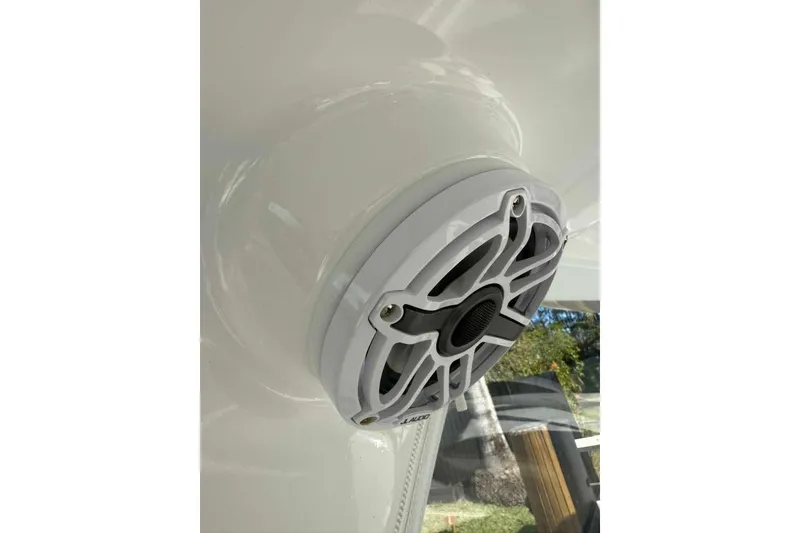 Slide: The Image of Hydra-Sports Vector 3500 VX 2008 - 35