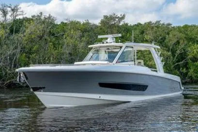 Slide: The Image of Boston Whaler 420 Outrage 2020 - 3