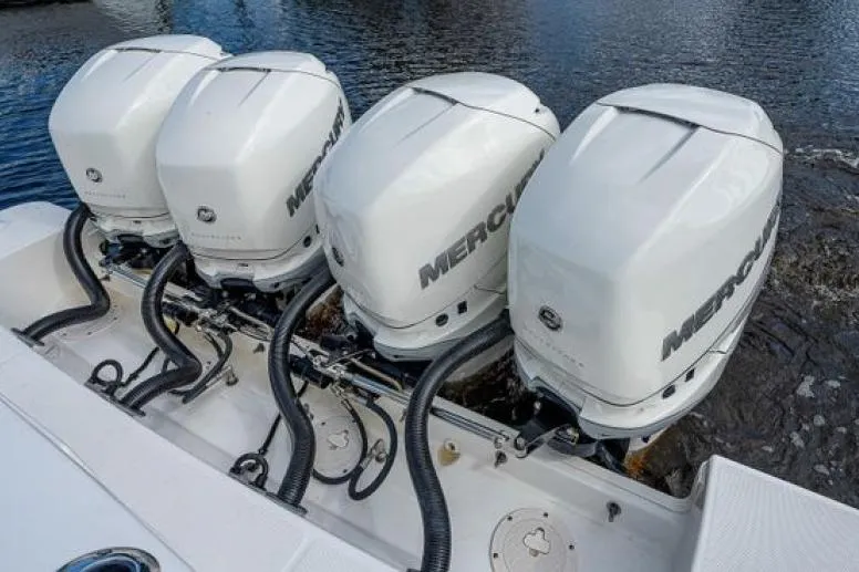 Slide: The Image of Boston Whaler 420 Outrage 2020 - 15