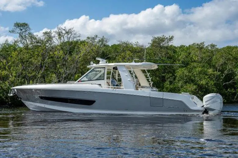 Slide: The Image of Boston Whaler 420 Outrage 2020 - 16