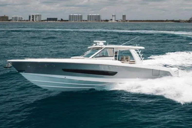 Slide: The Image of Boston Whaler 420 Outrage 2020 - 17