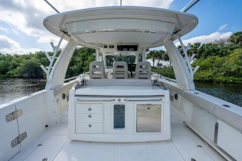 Slide: The Image of Boston Whaler 420 Outrage 2020 - 6