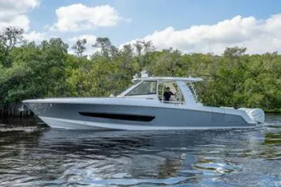 Slide: The Image of Boston Whaler 420 Outrage 2020 - 1