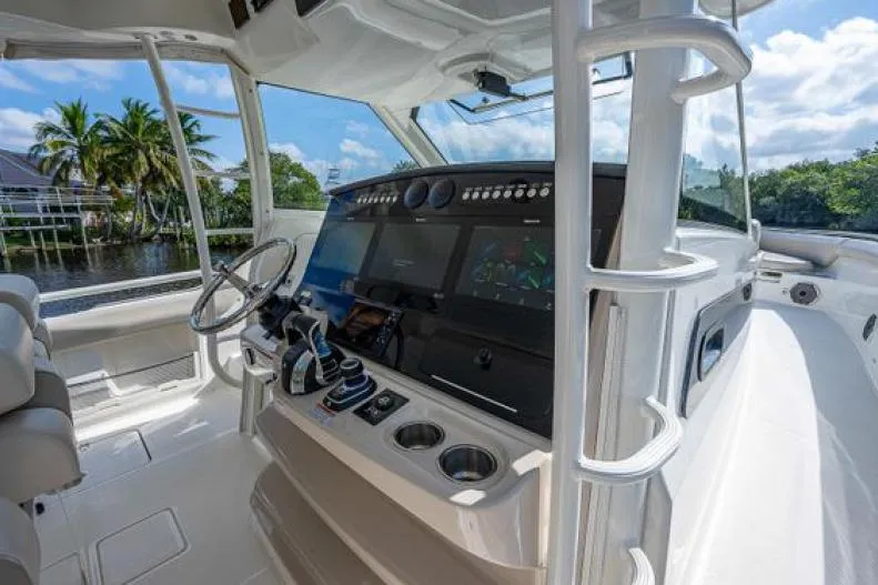 Slide: The Image of Boston Whaler 420 Outrage 2020 - 8