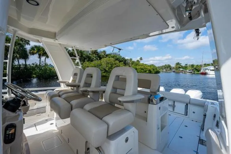 Slide: The Image of Boston Whaler 420 Outrage 2020 - 9