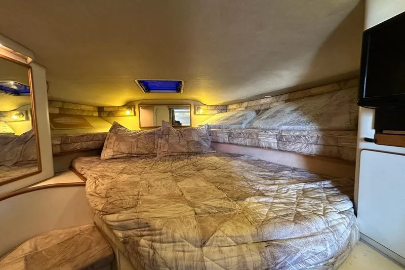 Slide: The Image of Sea Ray 370 Express Cruiser 1994 - 18