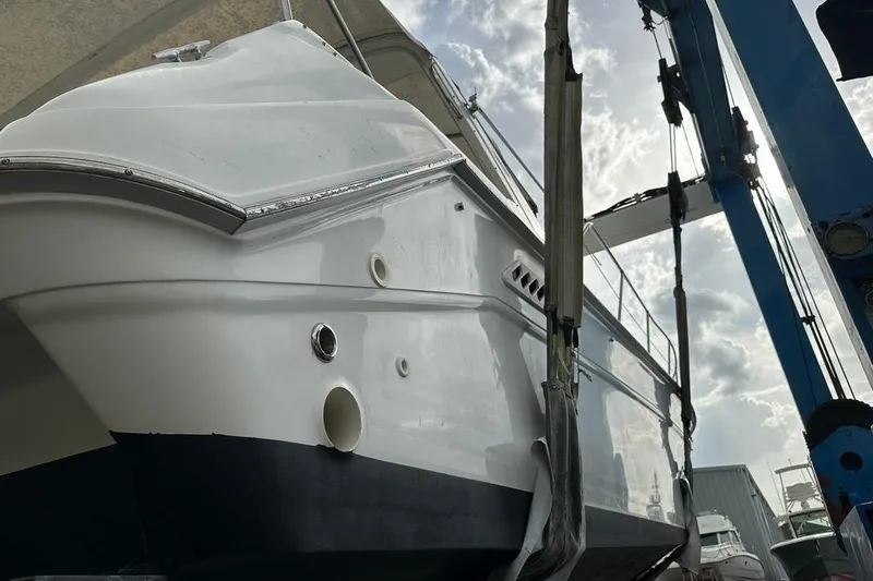 Slide: The Image of Sea Ray 370 Express Cruiser 1994 - 10