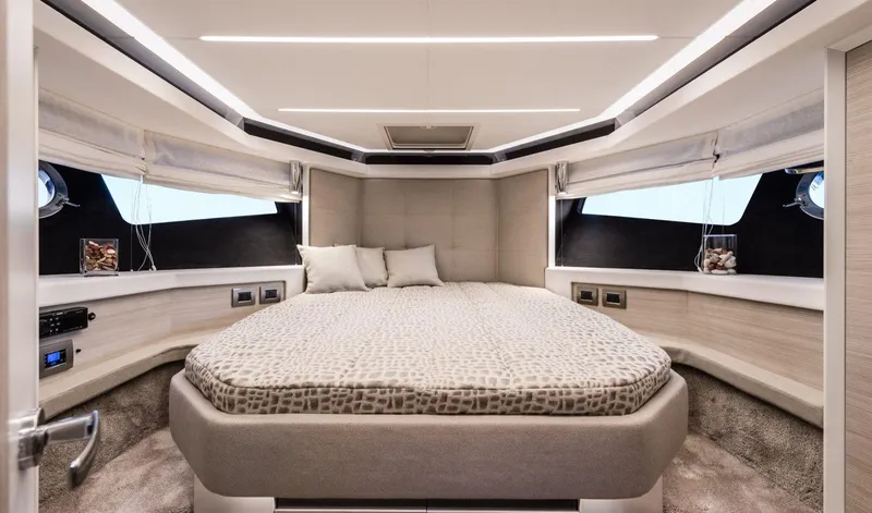 Slide: The Image of Cranchi E 52S Evoluzione 2019 - 20