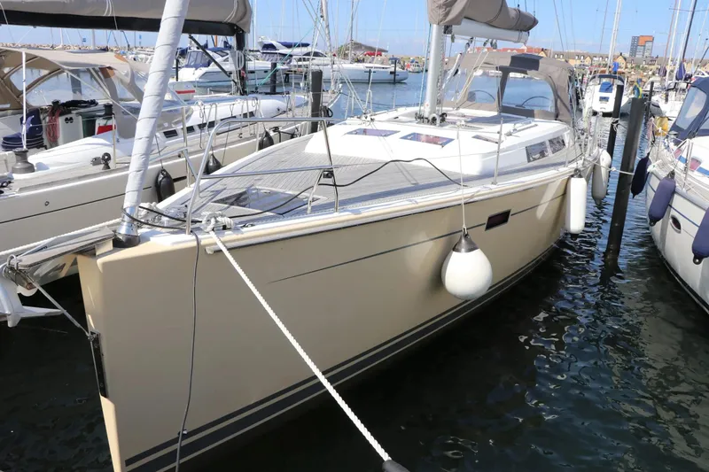 Slide: The Image of Hanse 445 2011 - 8