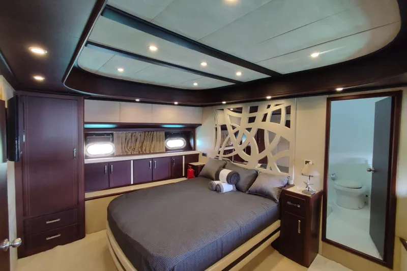Slide: The Image of Custom 85 Motor Yacht 2007 - 9