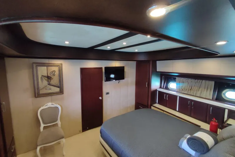 Slide: The Image of Custom 85 Motor Yacht 2007 - 10