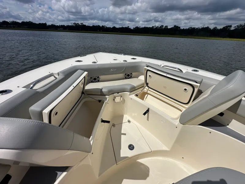 Slide: The Image of Scout 305LXF 2024 - 16