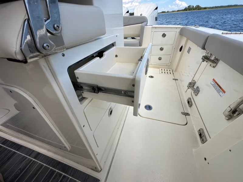 Slide: The Image of Scout 305LXF 2024 - 25