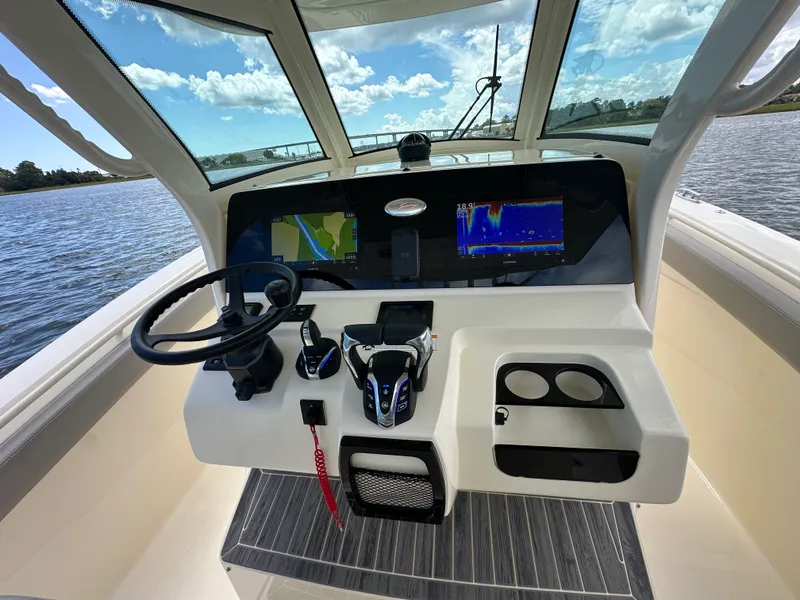 Slide: The Image of Scout 305LXF 2024 - 29