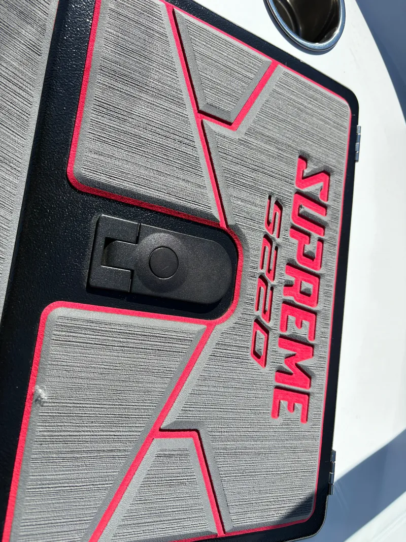 Slide: The Image of Supreme S220 2023 - 11