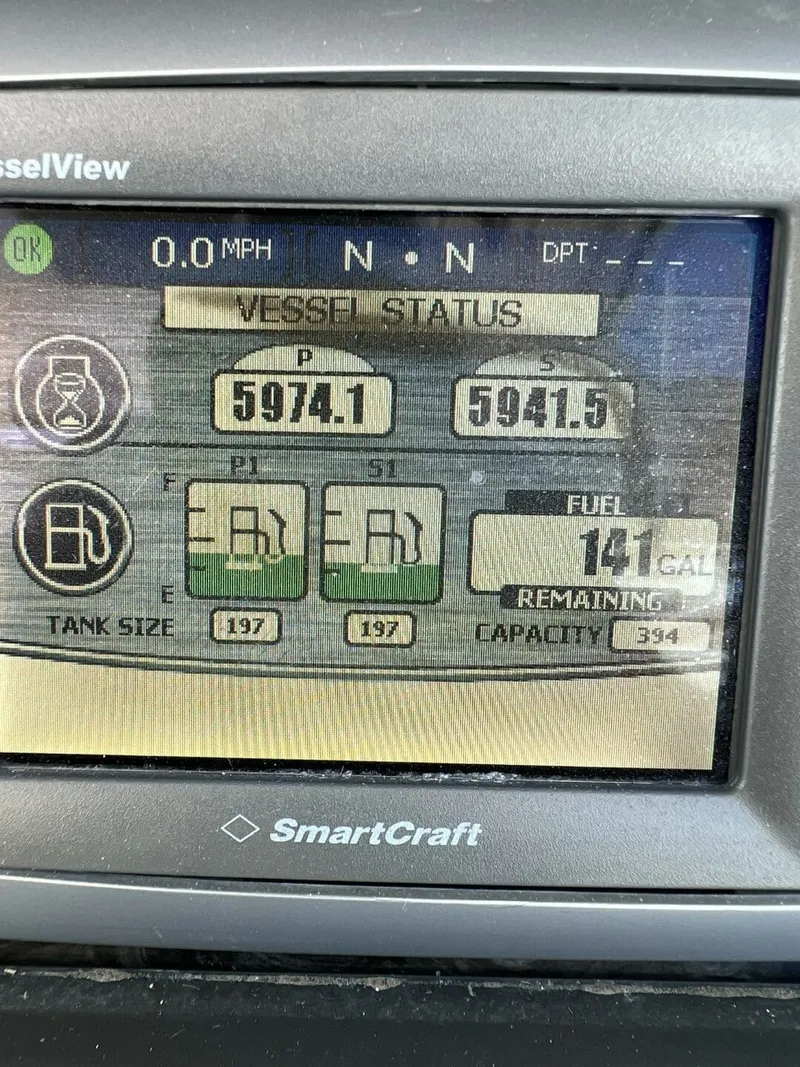 Slide: The Image of Sea Ray 500 2012 - 22